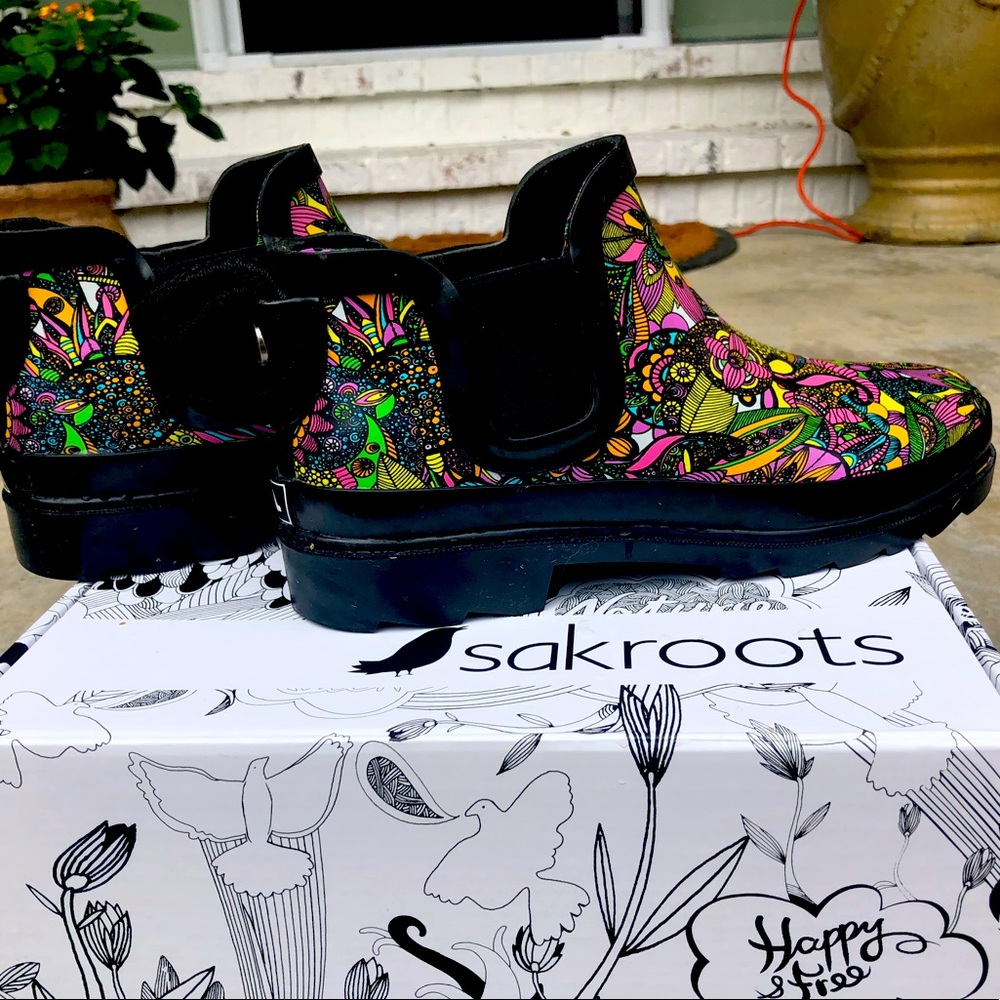 Darling, whimsical, like new and comfy rain boots!